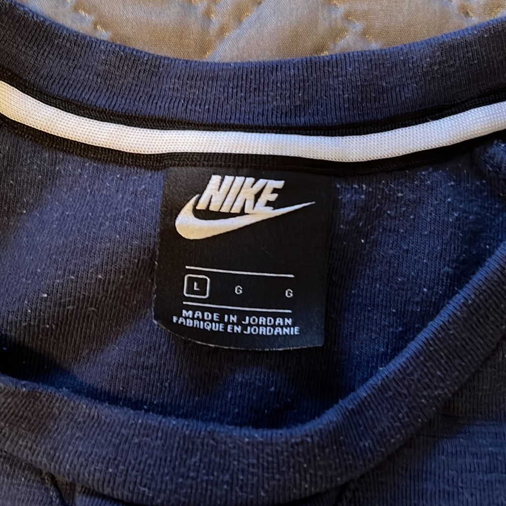 Nike Pullover - Picture 4 of 4